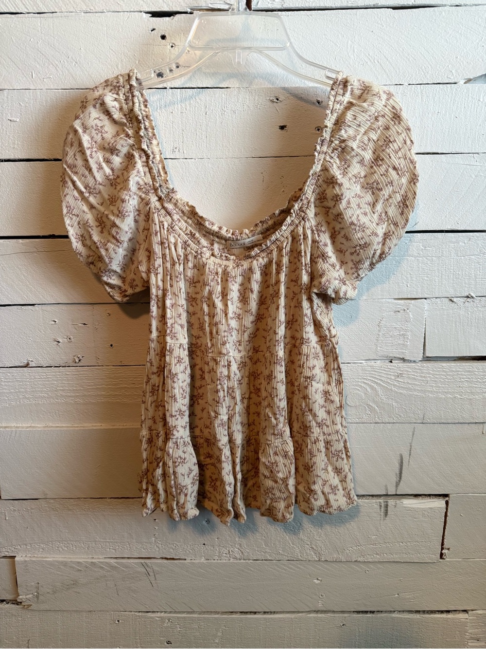 BE COOL Cream Blouse with Dusty Rose Floral Print and Puff Sleeves